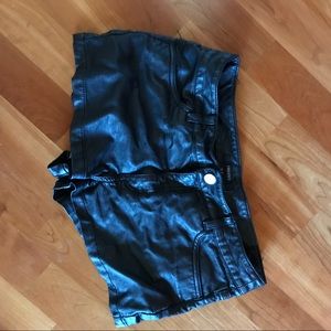 🐾pleather black shorts